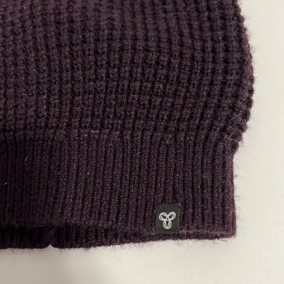 Aritzia TNA One size burgundy winter beanie - Picture 4 of 6